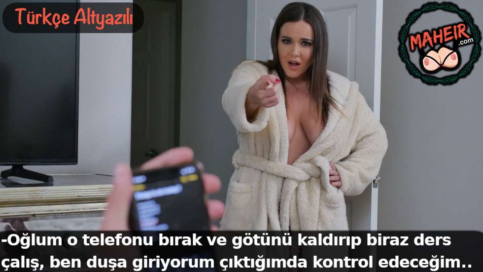 Her gün porno izlemekten sıkıldım Bugün duş alan annemi izledim