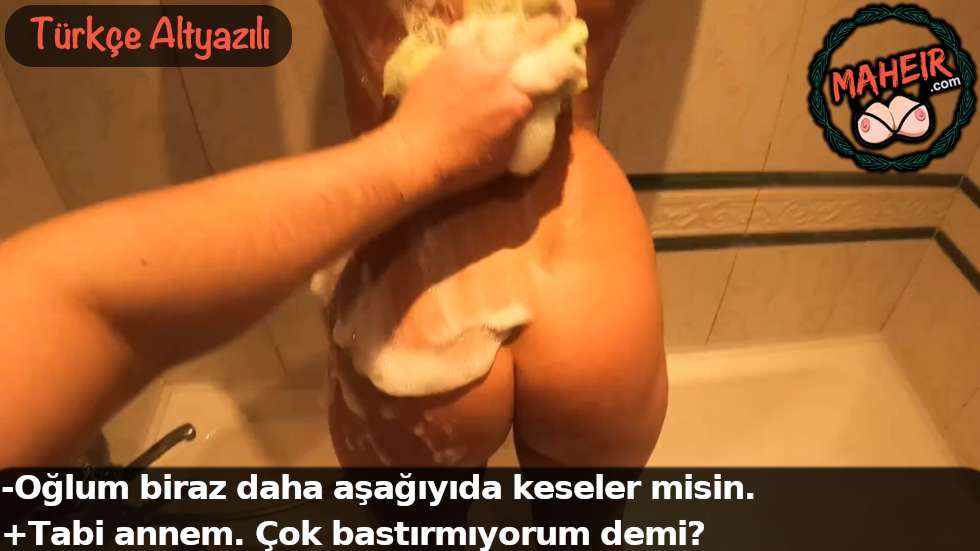 Banyo Yapan Annemin Sırtını Sabunlarken Çaktırmadan Elledim