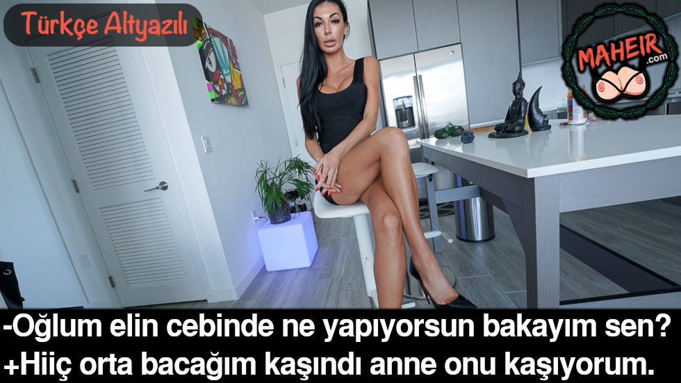 Annemin Bacaklarına Bakıp Elimi Cebime Atıp Sikimi Okşadım