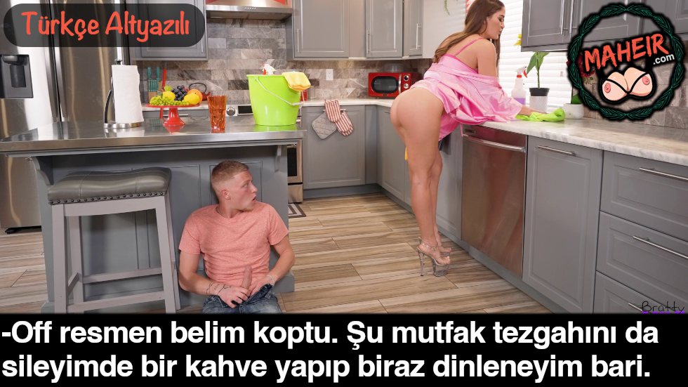 Mutfakta Temizlik Yapan Annemi Sessizce İzleyip Asıldım